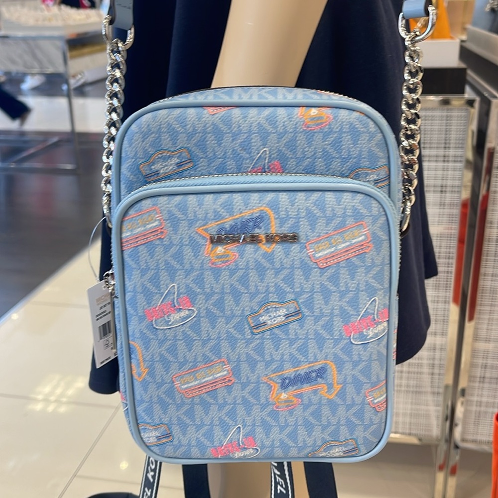 MICHAEL KORS
J Set Md Printed Signature Logo Crossbody NS CHAIN XBODY Flight
NWT - Picture 13 of 16